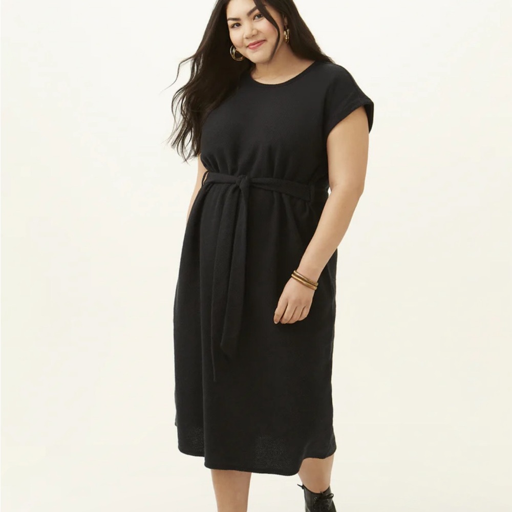 East Adeline Raymona Plus Size black short sleeved dress with belt 5x nwt never
